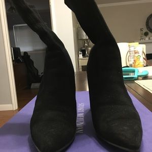 Stuart Weitzman clinger booties